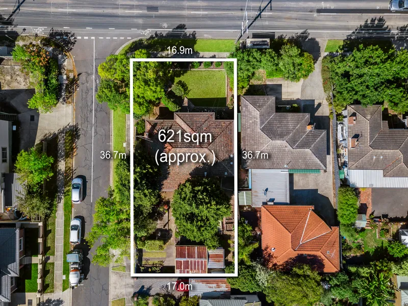 MAGNIFICENT ELEVATED CORNER BLOCK