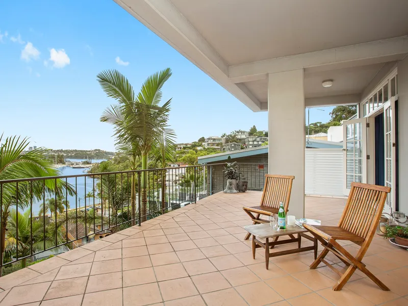 EXECUTIVE PAD WITH EXTENSIVE WATER VIEWS