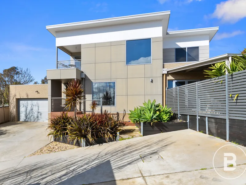 EXECUTIVE TOWNHOUSE IN SORT AFTER STRATHDALE