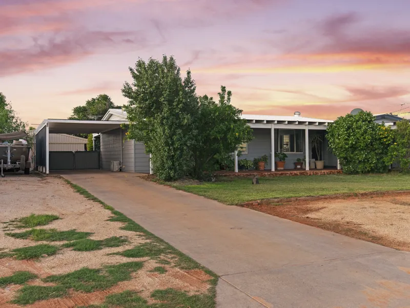 4 x 1 home with leafy back yard!