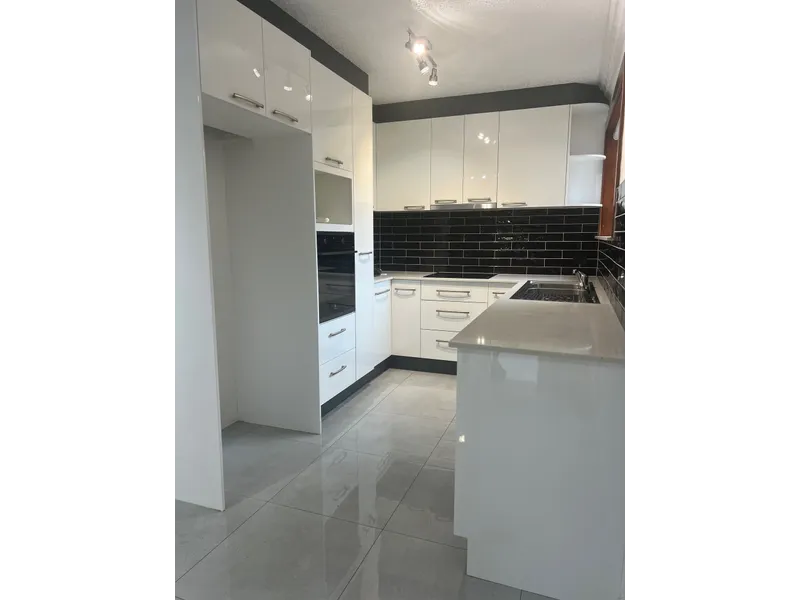 Holland Park West - Central Location