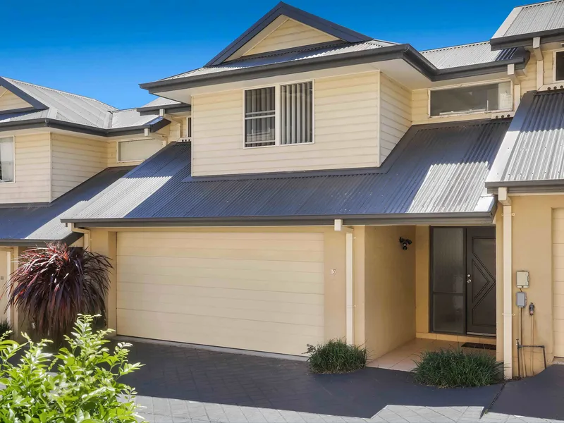 Tri-Level Townhouse & Freshly Updated