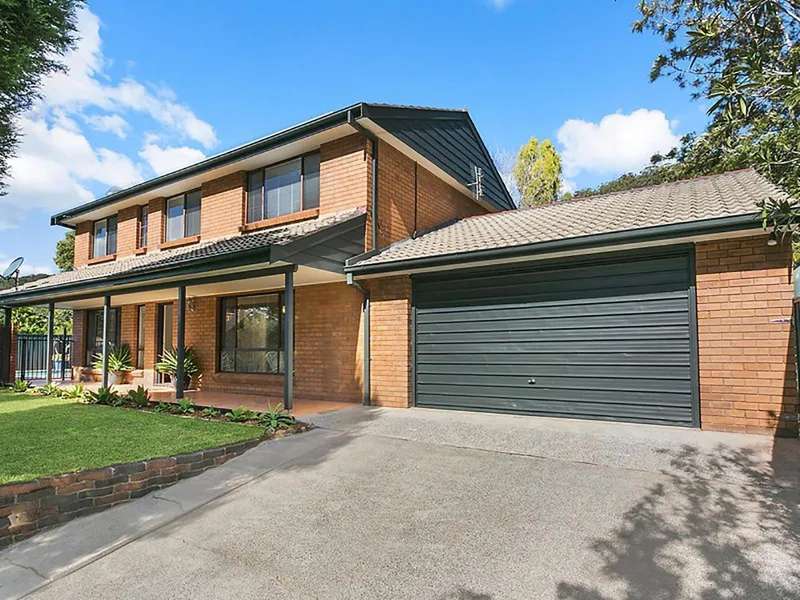 Large five bedroom house with pool