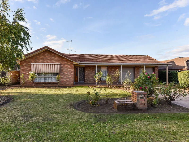 FAMILY HOME CLOSE TO LAKES PRECINCT