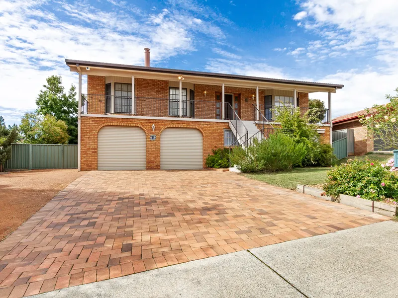 Expansive family home, elevated with views