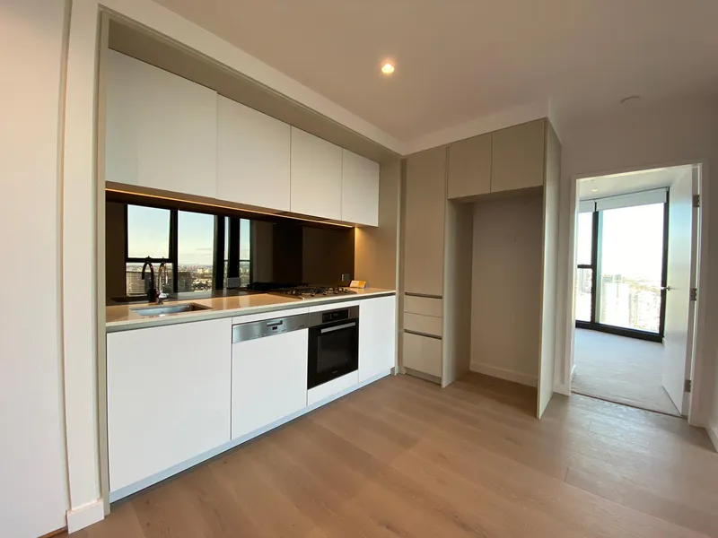 BRAND NEW LUXURY 2 BEDROOM APARTMENT Docklands