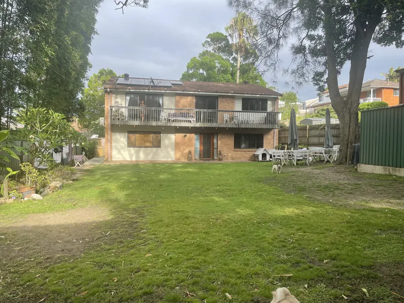 Pet Friendly Family Residence only moments from the Beach