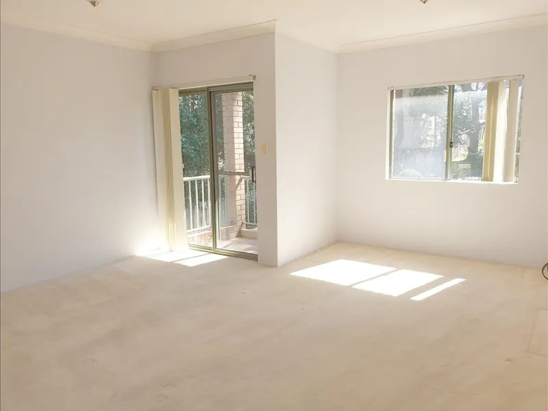 PEACEFUL, PRIVATE AND NATURAL LIGHT-FILLED APARTMENT