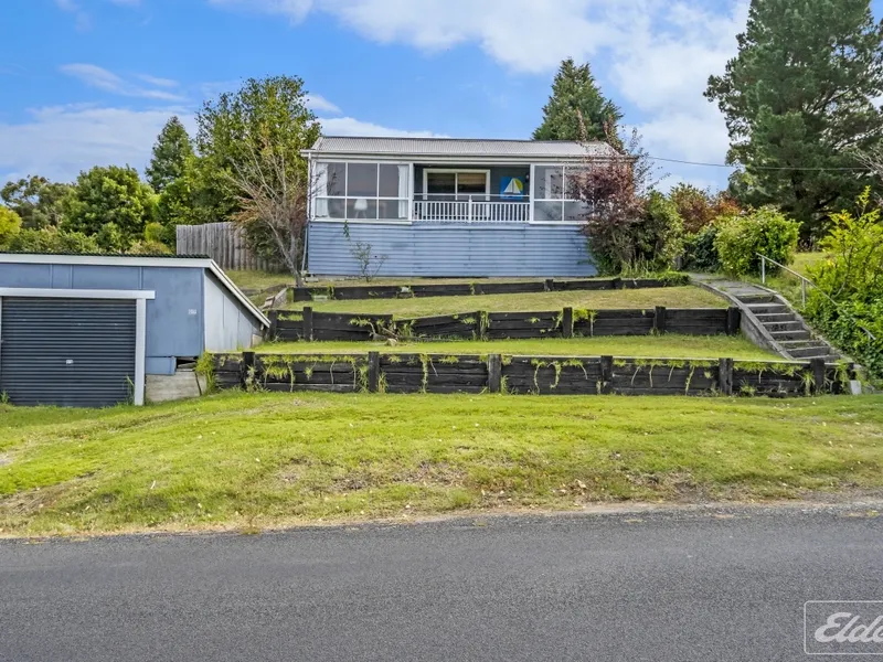 Charming Cottage Overlooking the Tamar River