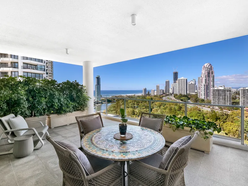 Full Floor Coastal Luxury - Main Beach - Residential Only