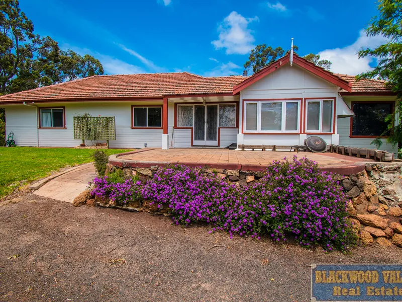 WONDERFUL FAMILY HOME WITH VIEWS 