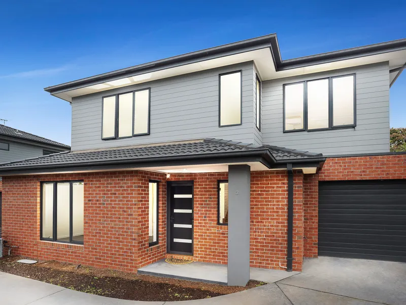 Effortless, Low Maintenance Appeal in a Quiet Court