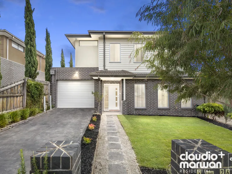 Street Facing & Independent...!