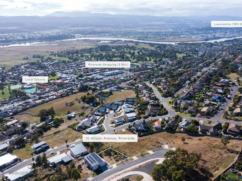 Panoramic views of the Tamar Valley and Eastern Mountains