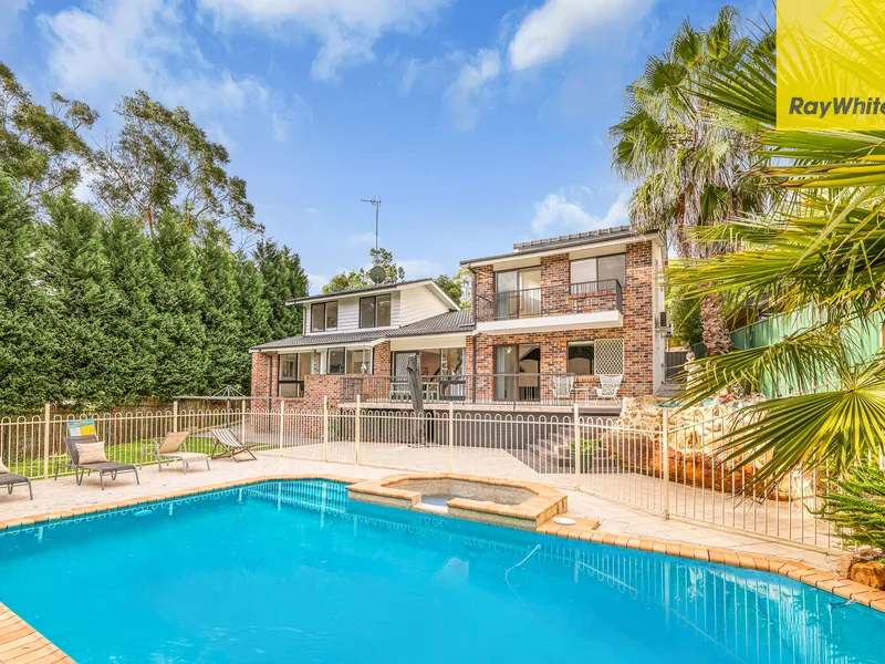 CONTEMPORARY FAMILY HOME WITH SPACE & SOPHISTICATION