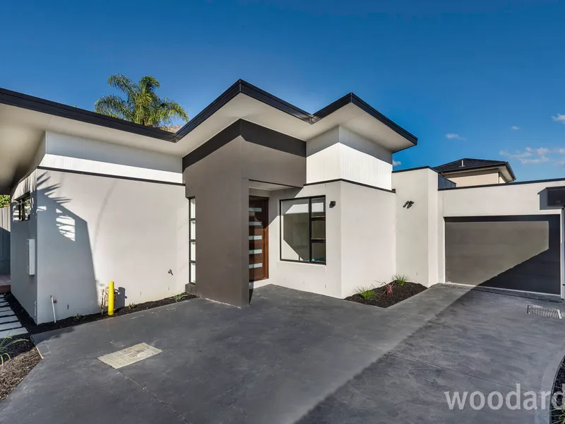 Luxe-appointed single level in Box Hill School Zone