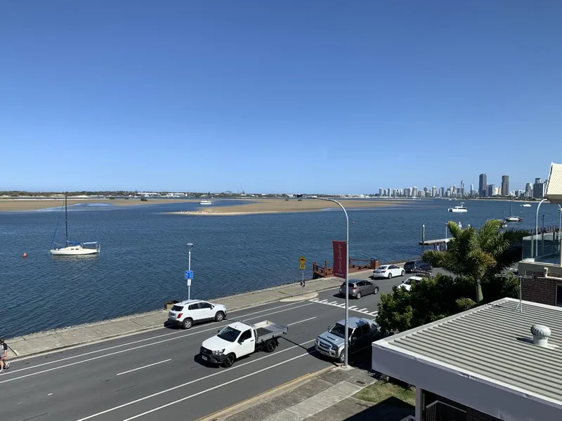 Ocean view 3 beds spacious apartment for rent