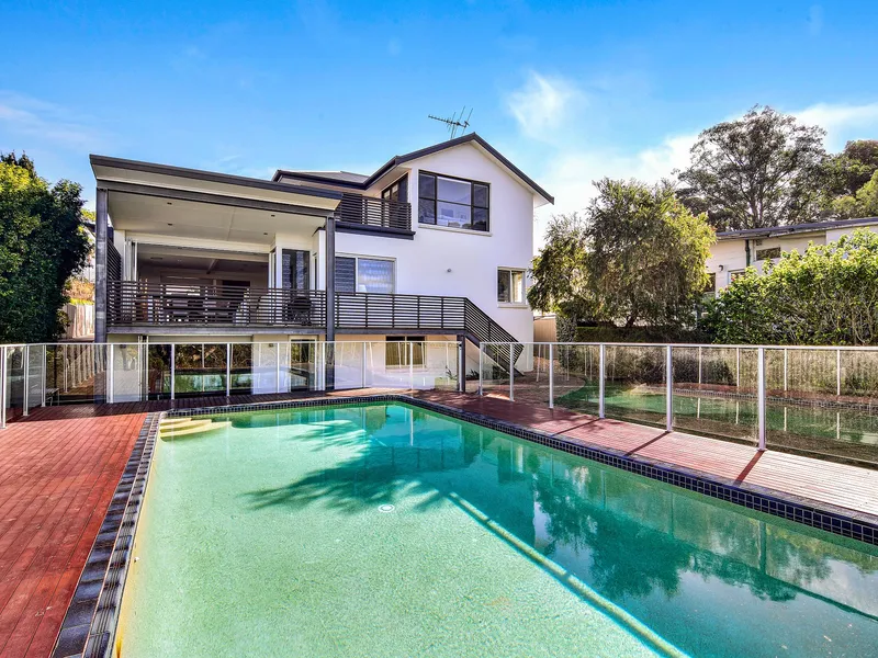 LUXURY ARCHITECT DESIGNED FAMILY HOME ON SUBSTANTIAL 1897SQM LAND HOLDING