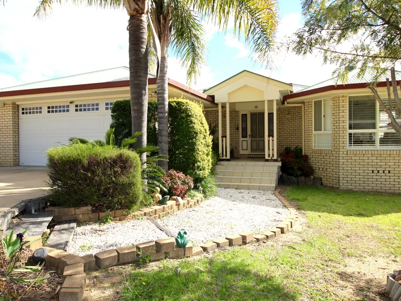 EXCLUSIVE NEW LISTING - Modern Elegance on 2.5 acres