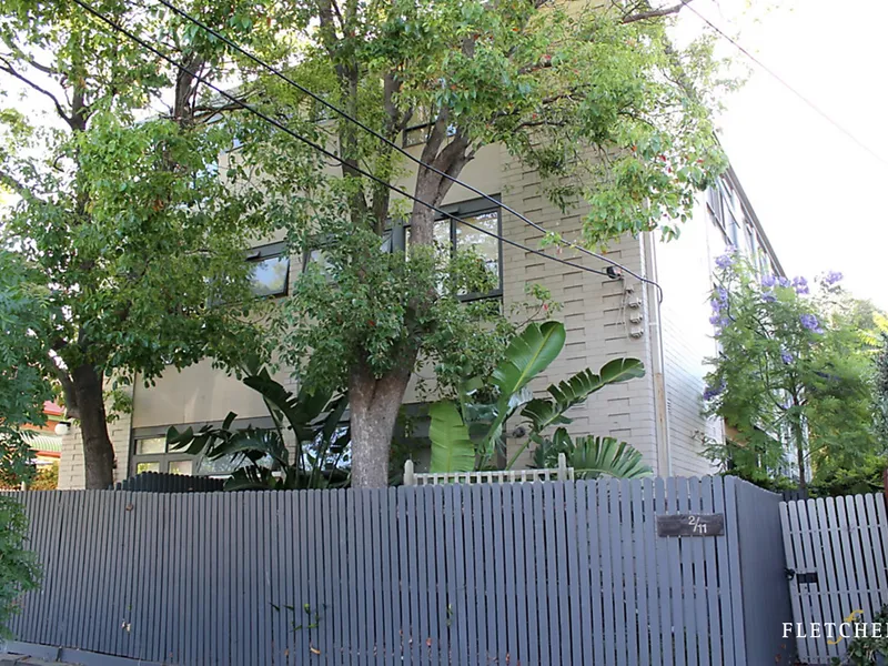 HOMELY APARTMENT WITH HUGE PRIVATE COURTYARD