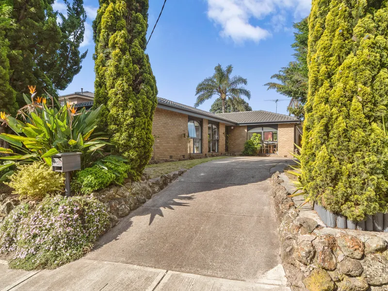 4 Bed, 2 bath, Large Family Home - Great Location
