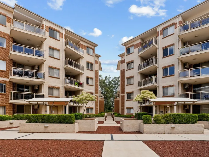 Situated On One Of Toongabbie's Most Convenient Locations!!