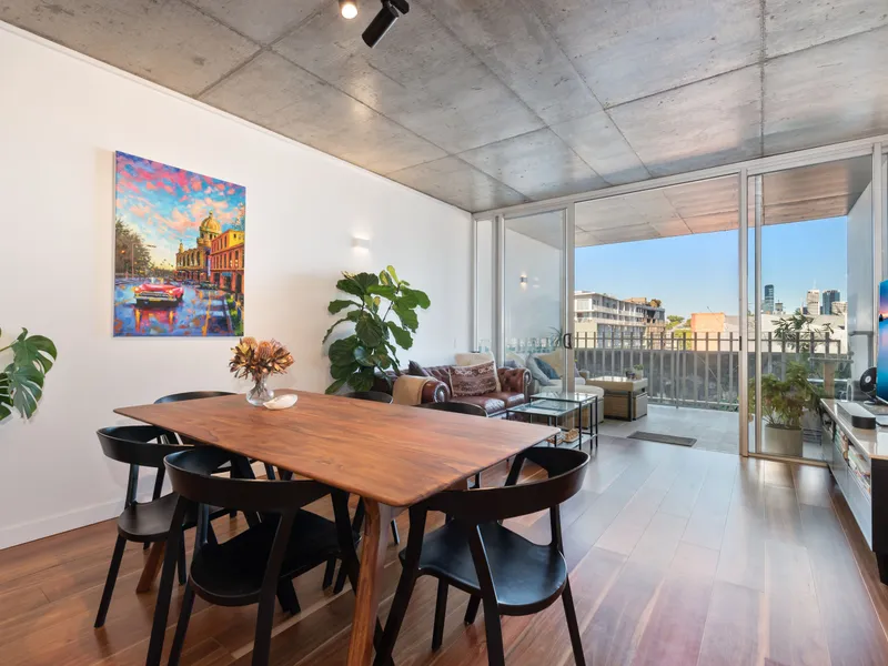 The Woolstore Lifestyle - Magnificent Top Floor Apartment + Water Included!