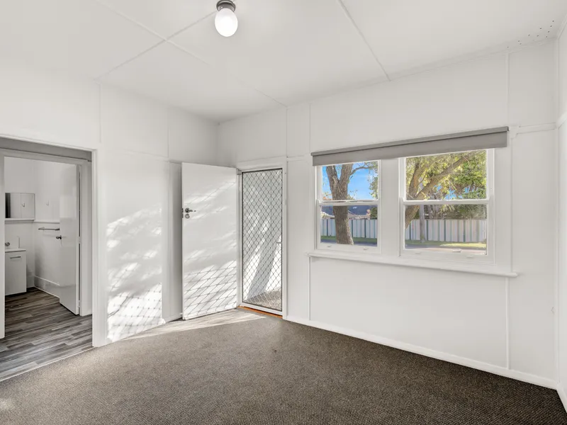 Like New 2 Bedroom Home!