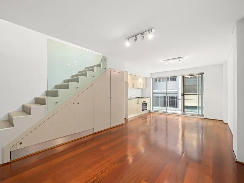 Split Level One Bedroom Apartment in Great Surry Hills Location