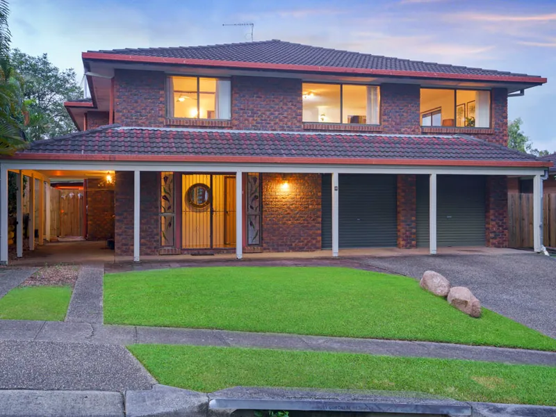 INCREDIBLE RETURNS WITH DUAL LIVING SET UP! MUST BE SOLD!