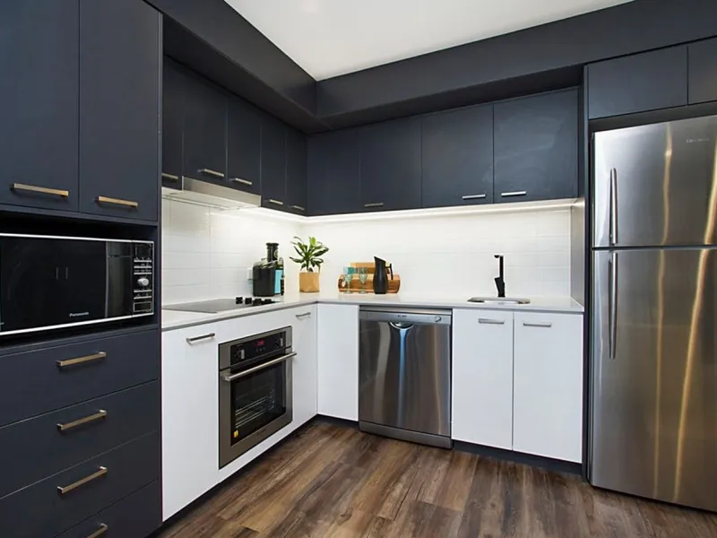 Furnished 1 bedroom + Study/extra room