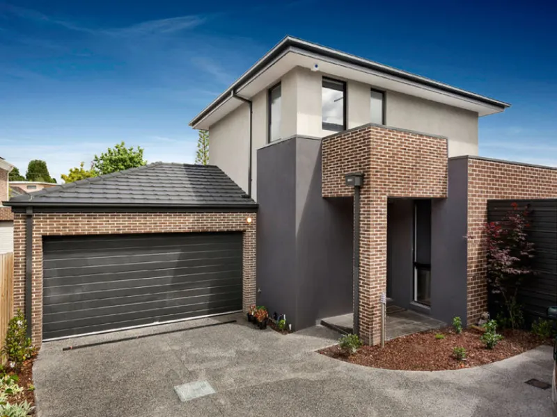 Master Bedroom on Ground Floor, Doncaster East School Zone!