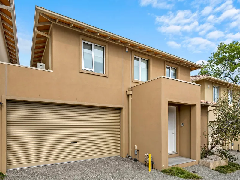 Garden Sanctuary So Close to Station & Sand