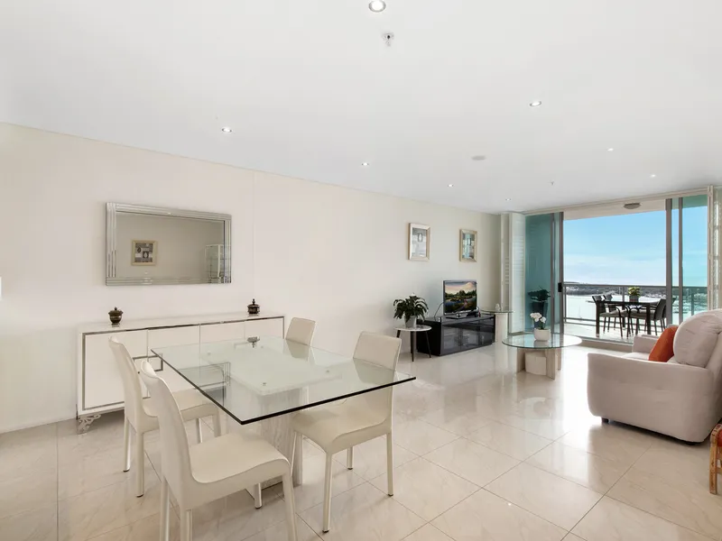 Breathtaking views & luxury lifestyle in superb location!