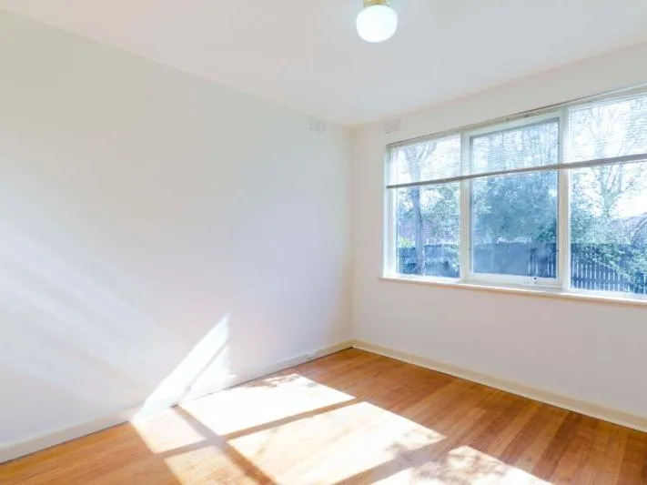 Ground Floor Beauty with Large Courtyard