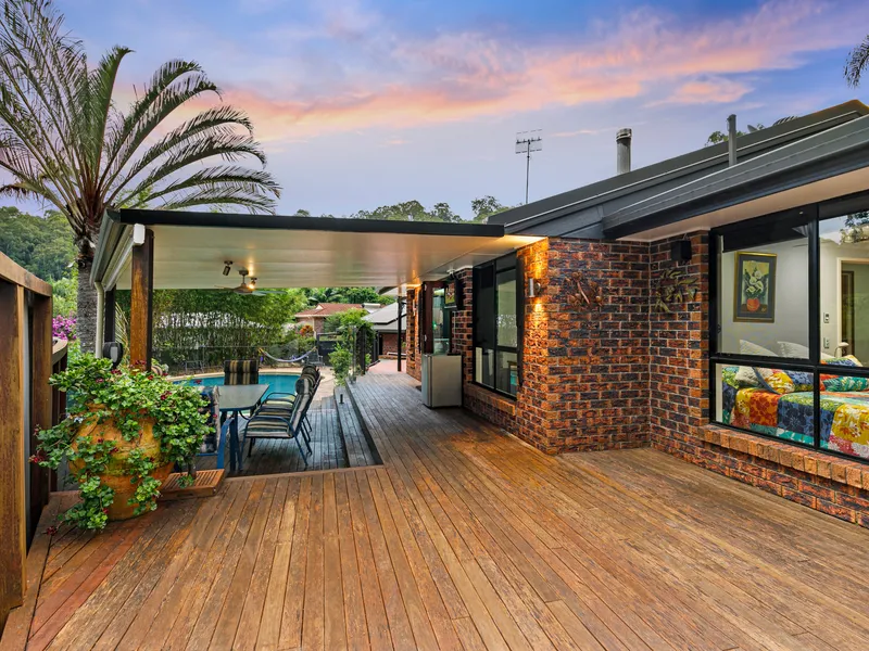 Idyllic Currumbin Waters Entertainer
