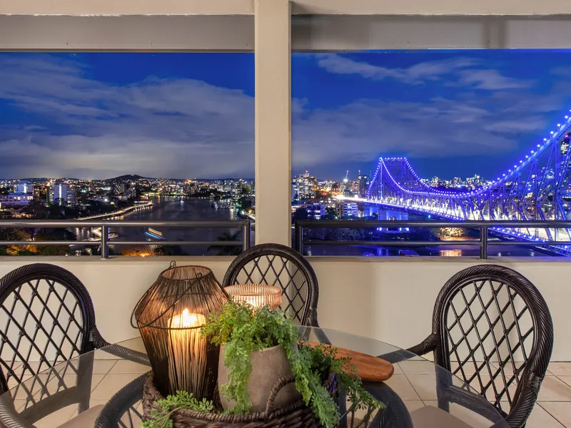 Panoramic River Views, Fully Renovated, Spacious. Prime Location!
