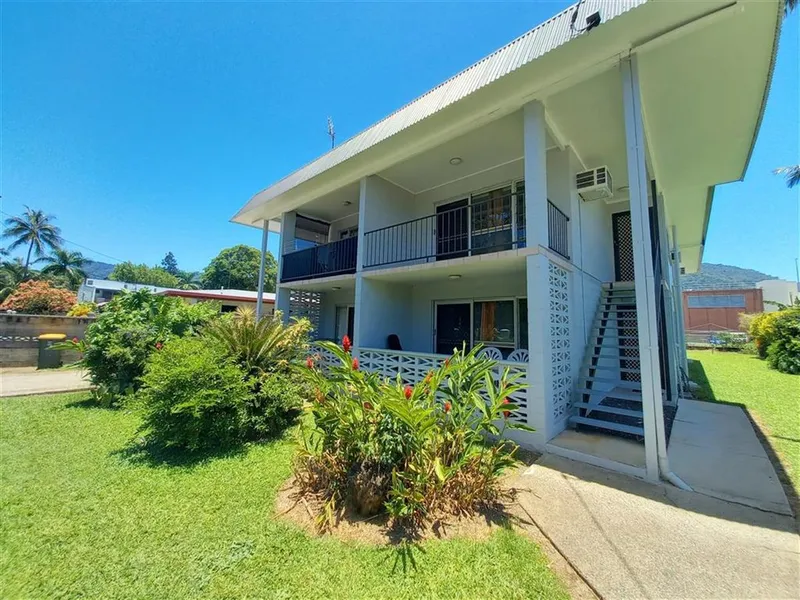 UPSTAIRS UNIT, CENTRALLY LOCATED