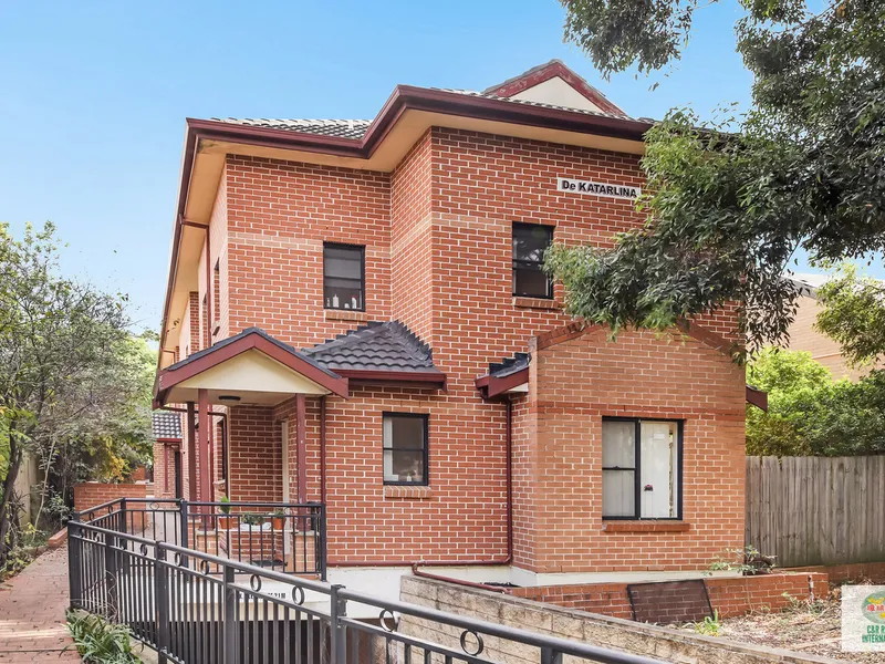 3 Bedrooms Plus study Town House in the CBD Parramatta