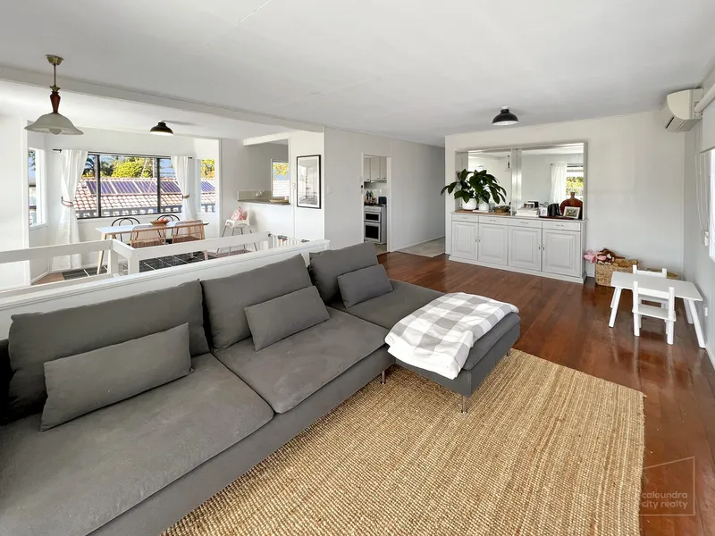 BEACHSIDE DUAL OCCUPANCY FAMILY HOME – 200M TO THE BEACH!