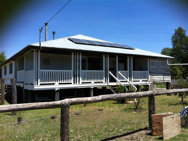 HOME ON ACREAGE 5 KLMS TO TOWN