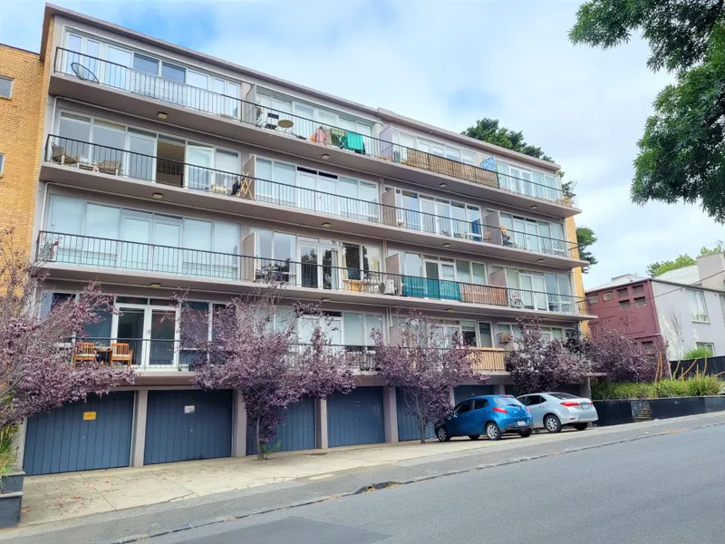 Great South Yarra studio opportunity with city views and walking distance to Botanic Gardens!