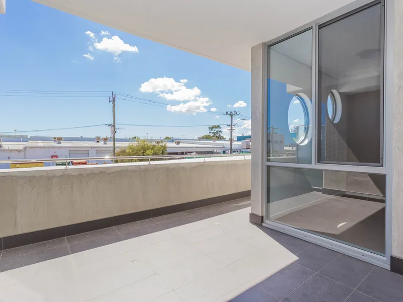 Modern apartment with 2 car bays
