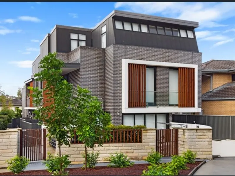 Beautiful split level plus study nook architecturally design apartment. Own private entrance. DEPOSIT TAKEN.