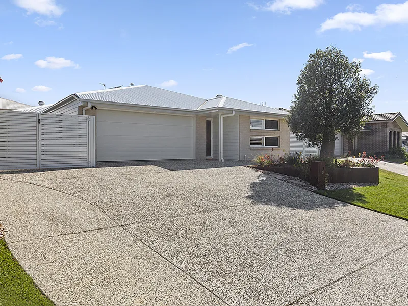 OUTSTANDING 4 BEDROOM FAMILY HOME WITH DEDICATED CARAVAN/BOAT PARKING IN BEAUTIFUL BLI BLI
