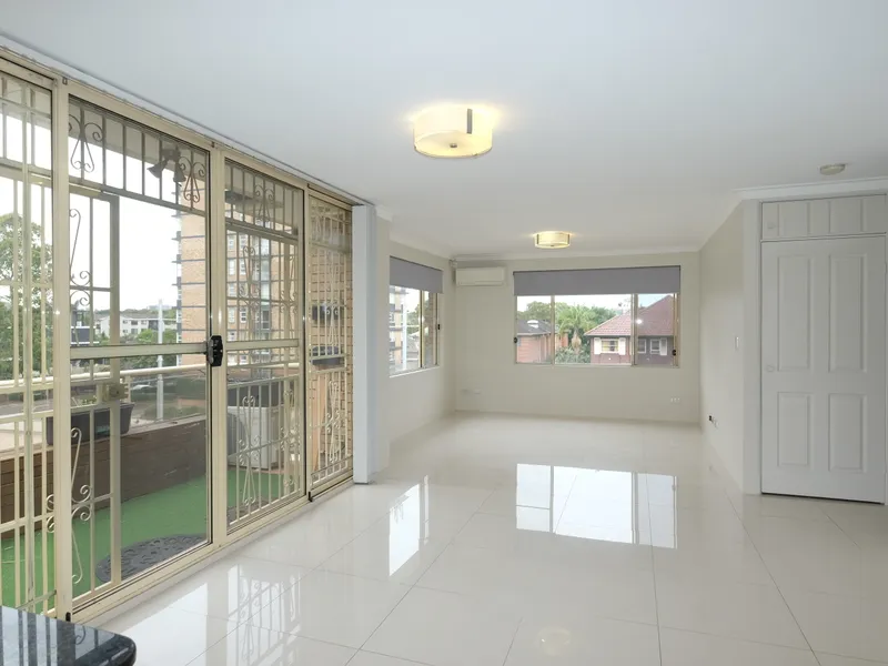 PERFECTLY POSITIONED THREE BEDROOM APARTMENT!