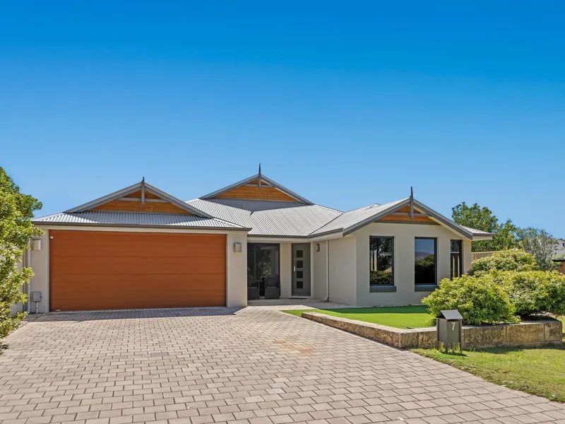 Perfect location, opposite park, walking distance to shops, schools and future station