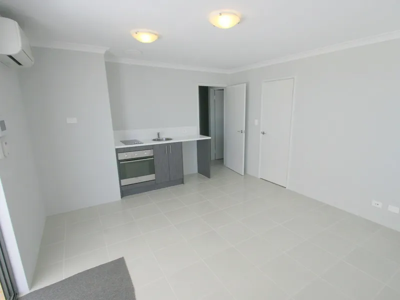 MODERN TWO BED, PETS CONSIDERED