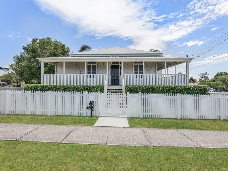 IMMACULATELY RENOVATED QUEENSLANDER!!