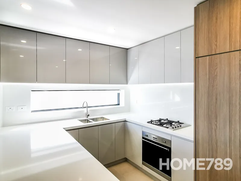LUXURIOUS 2 BEDROOM APARTMENT AVAILABLE!